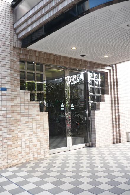 Entrance. Common areas