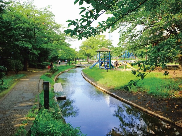 Large Yokogawa water park (about 100m ・ A 2-minute walk)