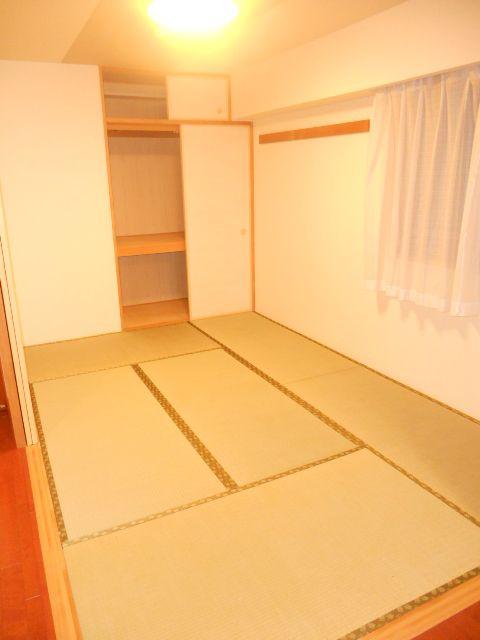 Non-living room. Comfortable relaxing Japanese-style room 6 quires