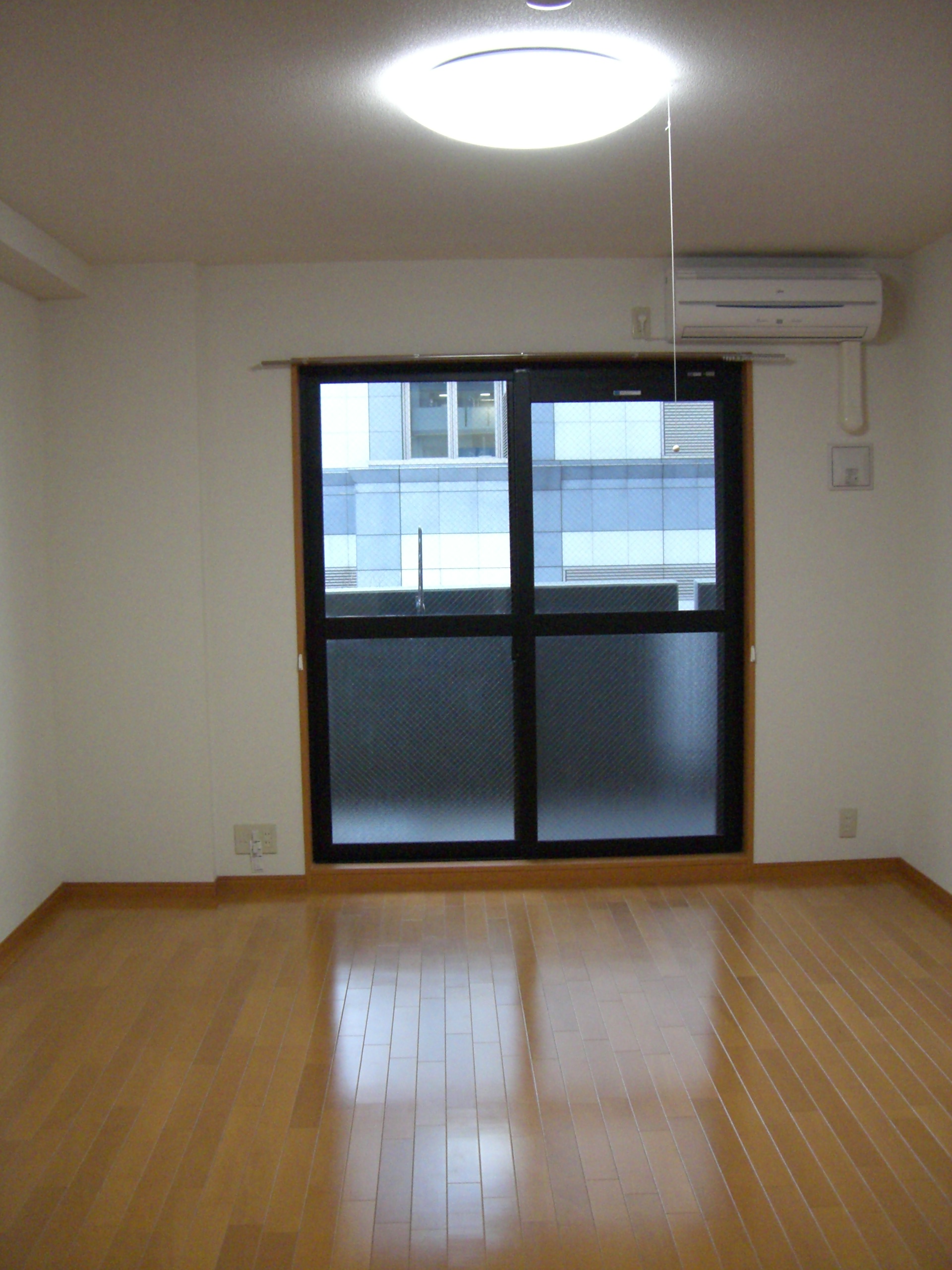 Living and room. Spacious 10 tatami rooms