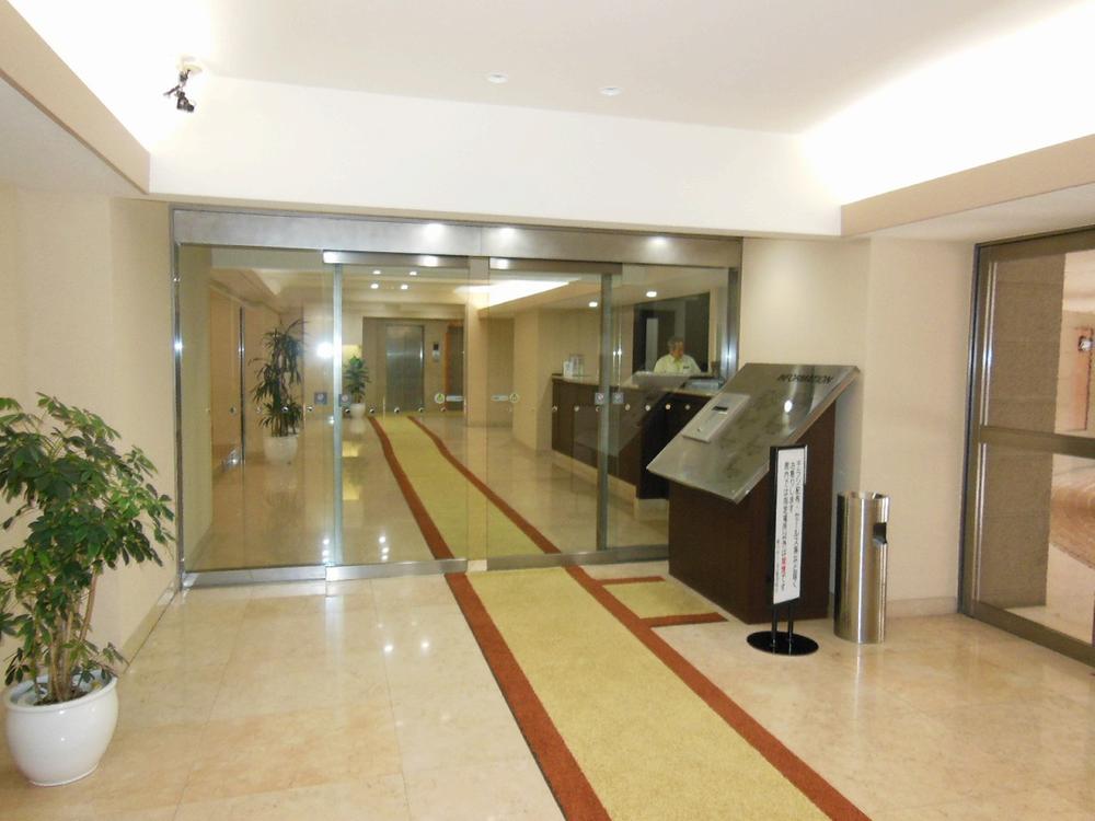 Entrance. Common areas