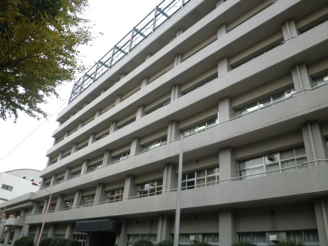 Junior high school. Private Yasudagakuen until junior high school (junior high school) 490m