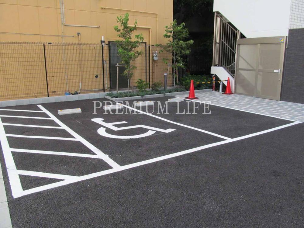 Parking lot. «Parking is flat»