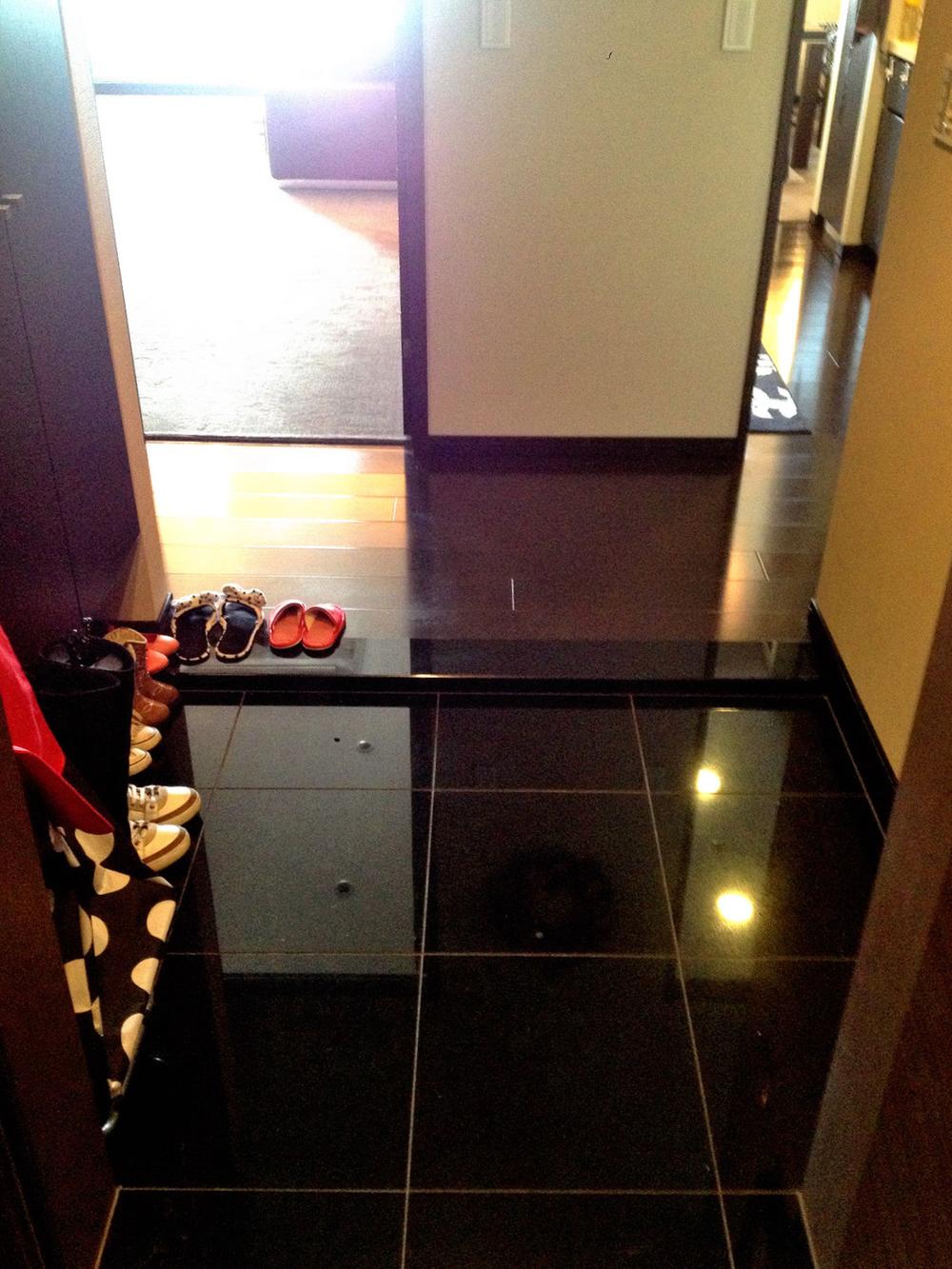 Entrance. Indoor (May 24, 2013) Shooting