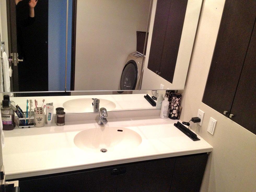 Wash basin, toilet. Indoor (May 24, 2013) Shooting