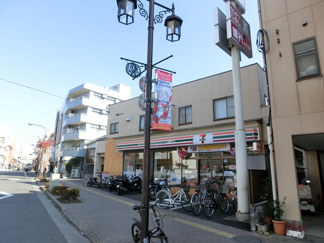 Convenience store. 20m until the Seven-Eleven (convenience store)