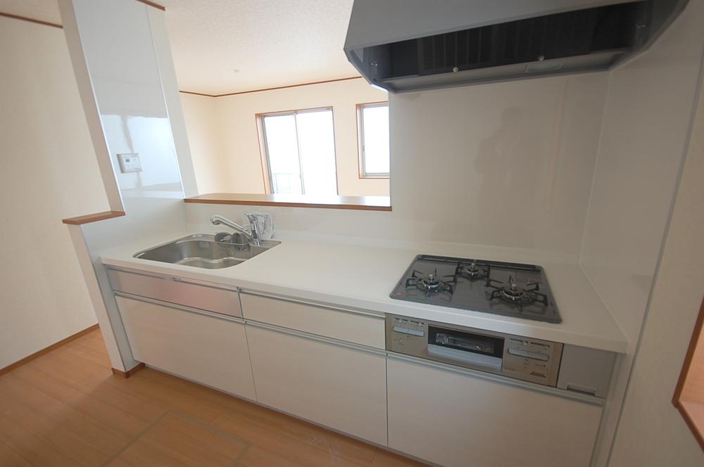 Same specifications photo (kitchen). Seller construction cases