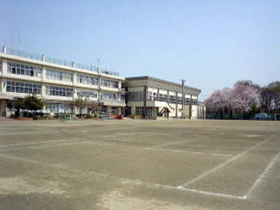 Junior high school. 405m to Tachikawa fourth junior high school (school district) (junior high school)