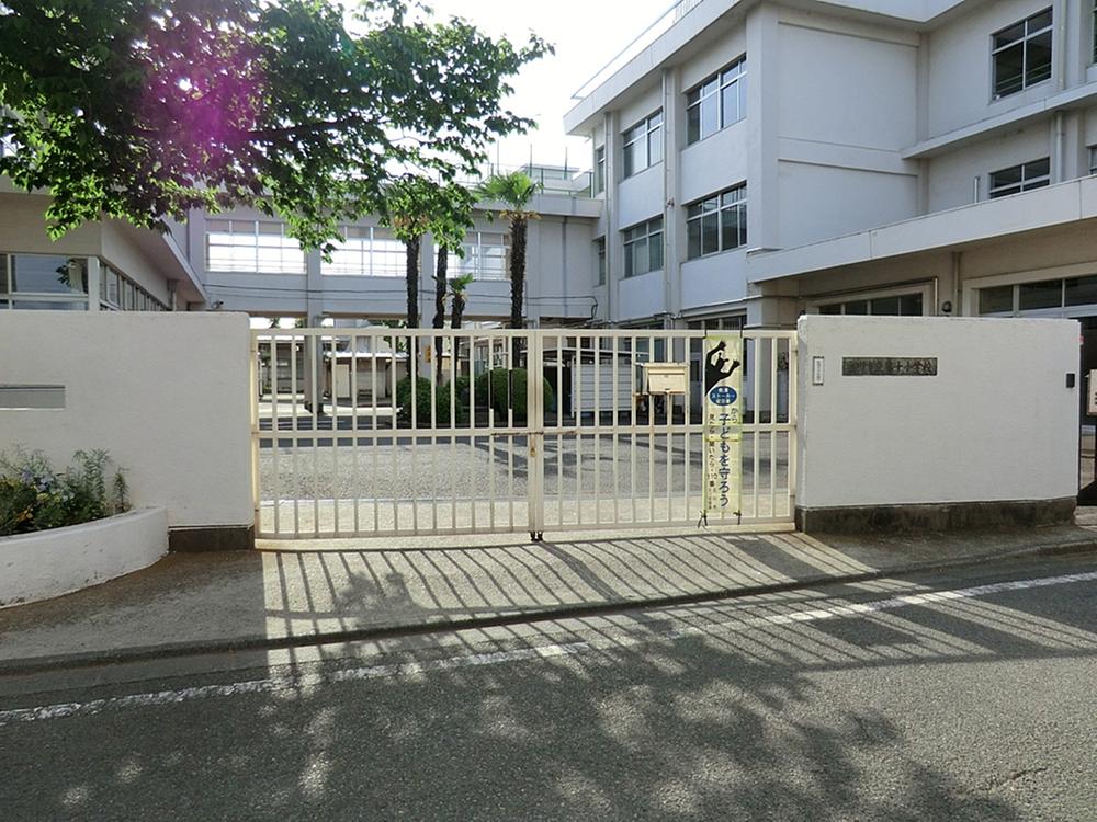 Primary school. 431m to Tachikawa Municipal tenth elementary school