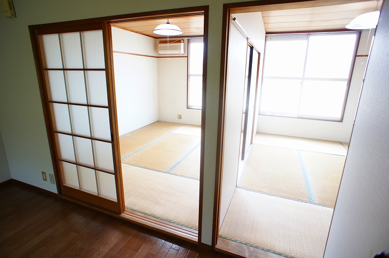 Living and room. Japanese-style room 6 quires 2 rooms