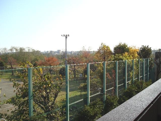 View photos from the dwelling unit. View from the Queen City Tachikawa Rio Frente Anero veranda