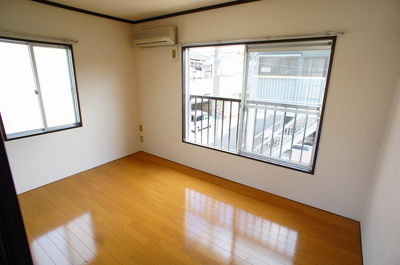 Kitchen. Western-style flooring