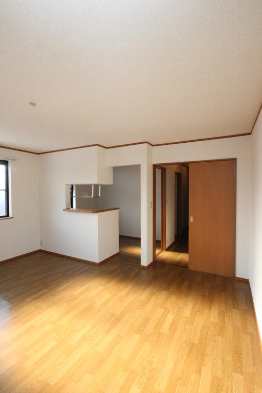 Living and room.  ☆ 彡