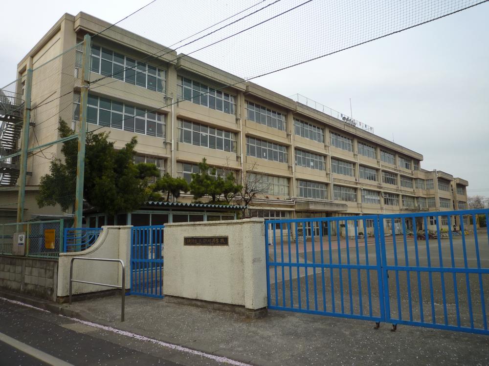 Primary school. 239m to Tachikawa Municipal Kamisunagawa Elementary School
