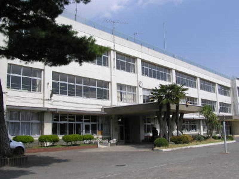 Junior high school. 1263m to Tachikawa Municipal Tachikawa second junior high school