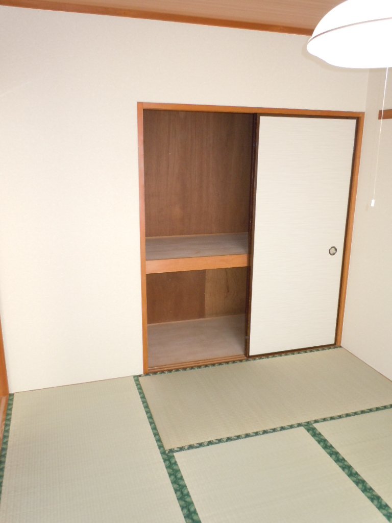 Other room space. Tatami mat replacement