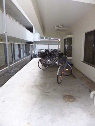 Other common areas. On-site bicycle parking station yard. One is free of charge.