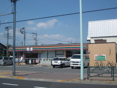 Convenience store. 642m to Seven-Eleven (convenience store)