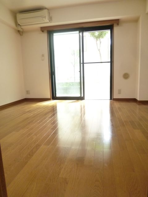 Living and room.  ☆ Western-style 8 pledge ・ With storage of a spacious room ☆