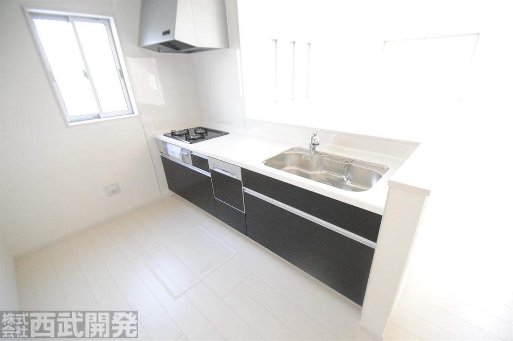 Kitchen. Artificial marble counter kitchen ・ Dishwasher ・ With water purifier ・ Slide storage ・ Underfloor Storage