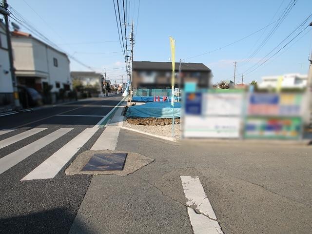 Local photos, including front road. Tachikawa Fujimi 4-chome contact road appearance 2013 / 11 / 17 shooting