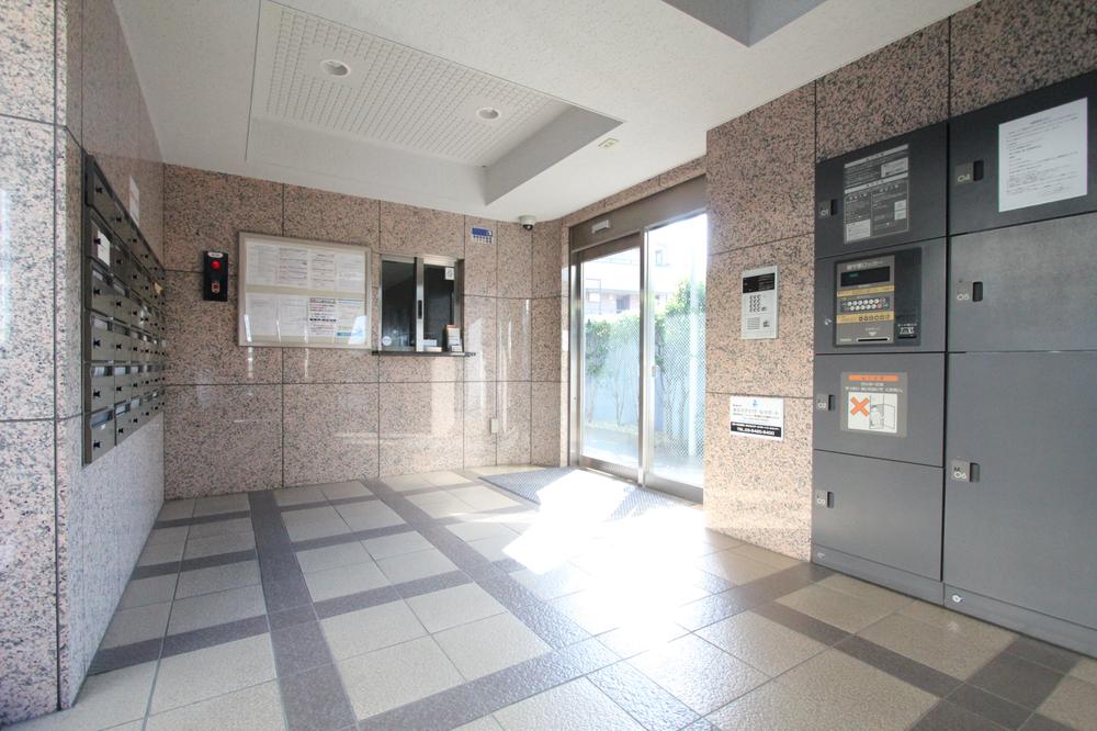 Entrance. Common areas