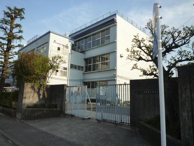 Junior high school. 1008m to Tachikawa Municipal Tachikawa third junior high school
