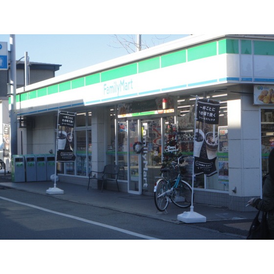 Convenience store. Family Mart (convenience store) to 400m