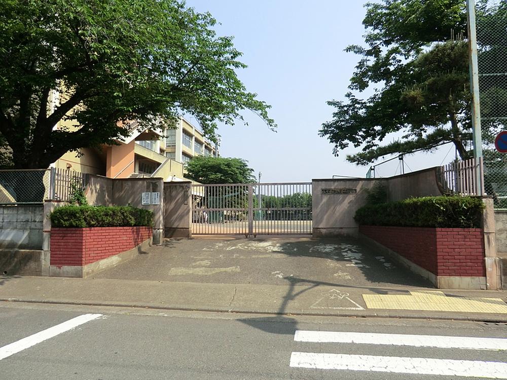 Junior high school. 181m to Tachikawa Municipal Tachikawa eighth Junior High School