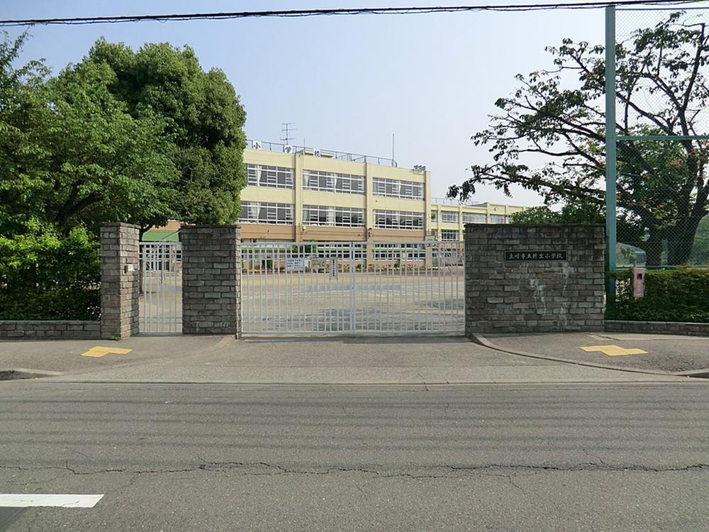 Primary school. 706m to Tachikawa Municipal Shinsei Elementary School
