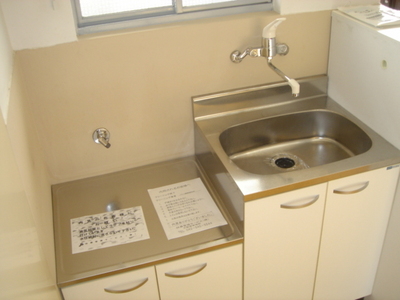 Kitchen. Two-burner stove can be installed! 