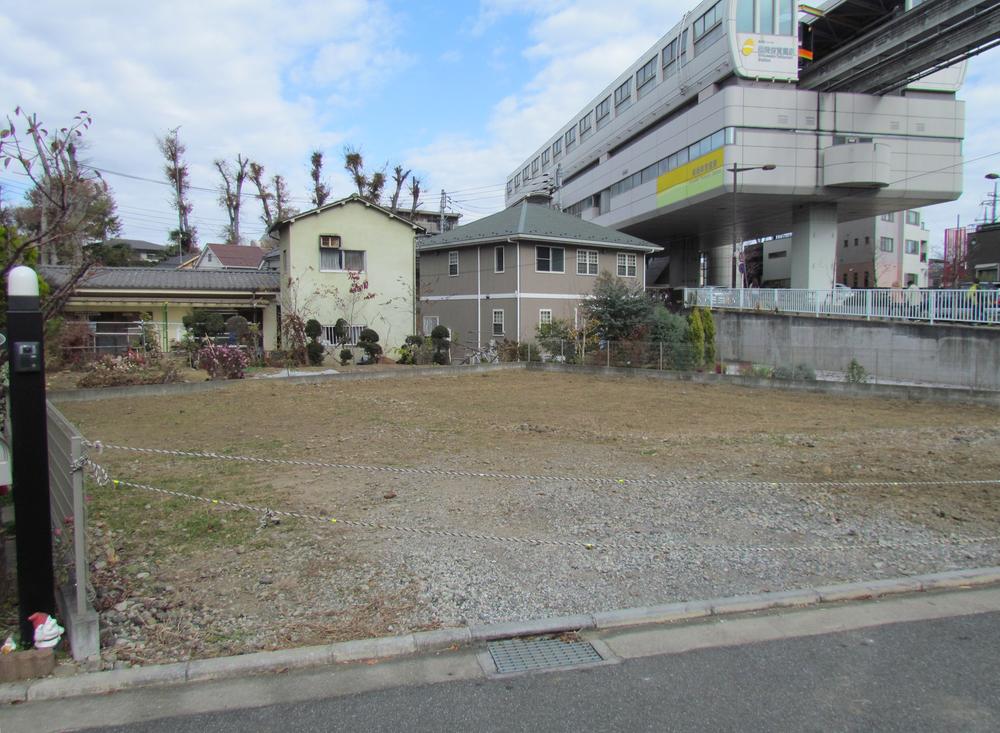 Local photos, including front road. ● It is Shibasaki gymnasium Station 1-minute walk! (December 2013) Shooting