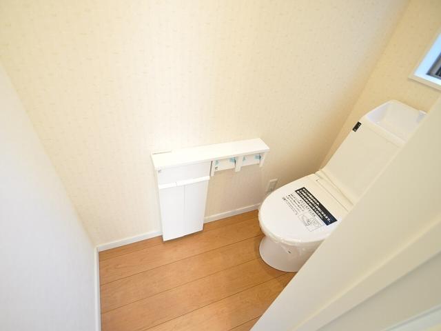 Toilet. Tachikawa Kashiwamachi 1-chome, A Building toilet