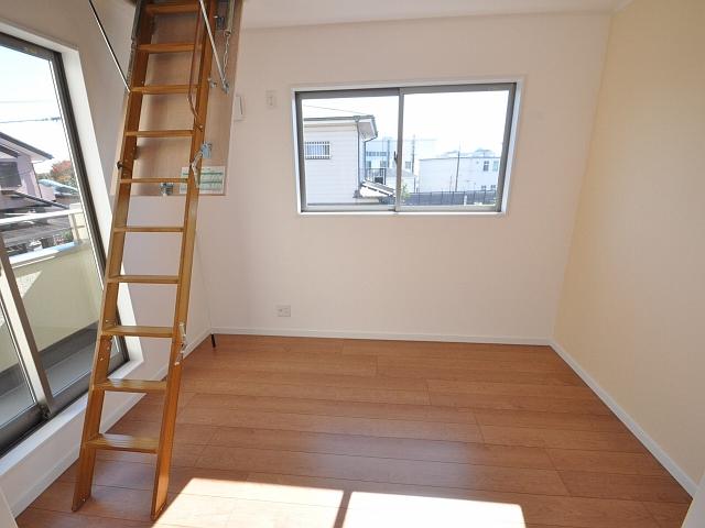 Non-living room. Tachikawa Kashiwamachi 1-chome, A Building Western style room