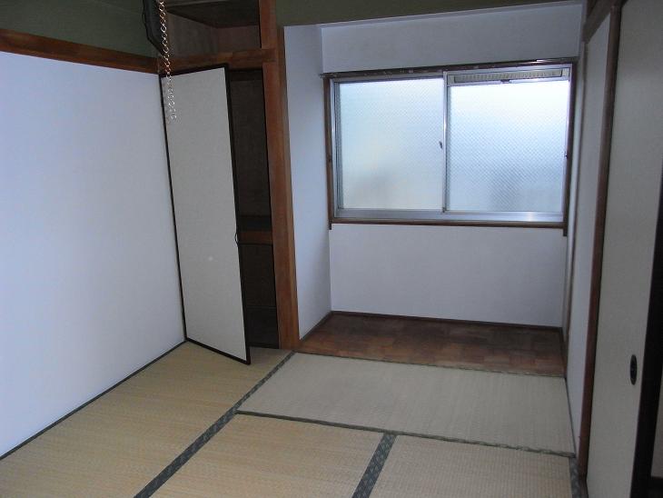 Other. Japanese-style room 6 quires with plates