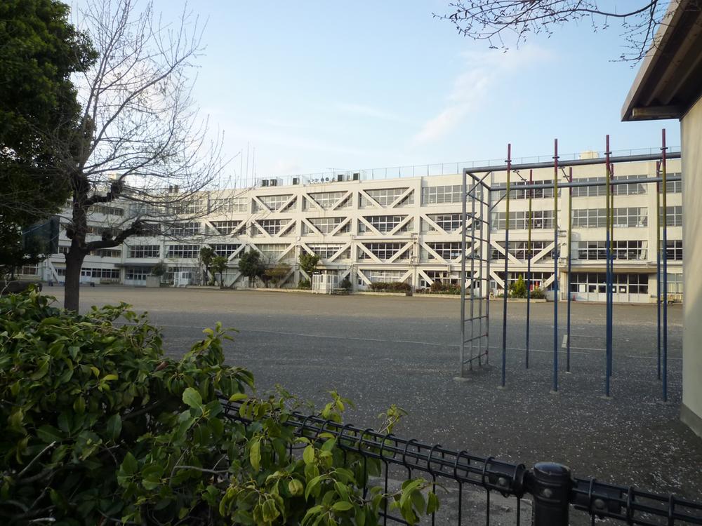 Primary school. 270m to Tachikawa Municipal second elementary school