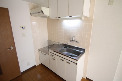 Kitchen. Two-burner stove installation Allowed! 