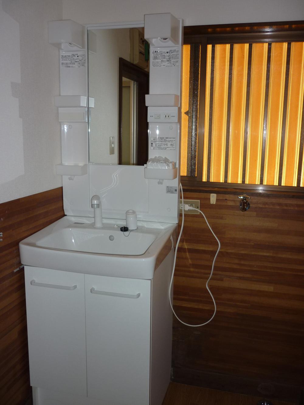 Wash basin, toilet. Local (12 May 2013) Shooting