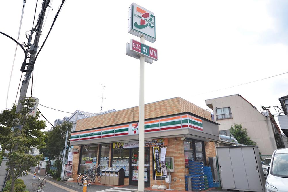 Convenience store. 33m until the Seven-Eleven Tachikawa Fujimi shop