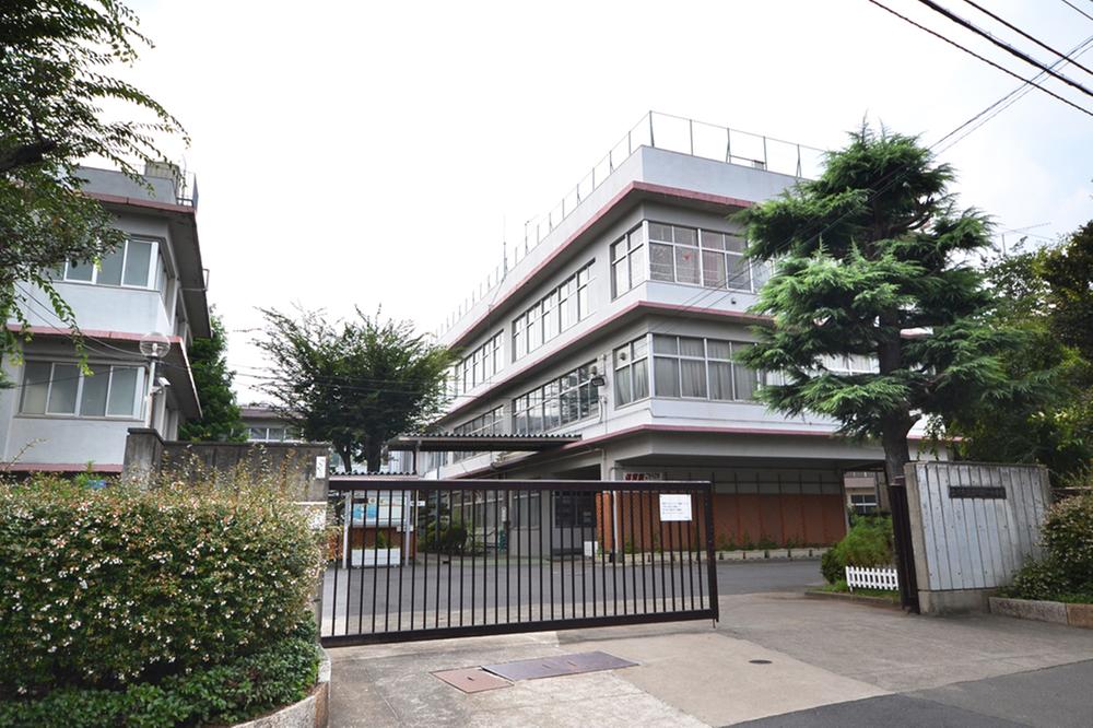 Junior high school. 450m to Tachikawa Municipal Tachikawa first junior high school