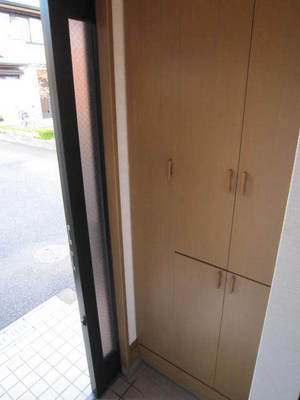 Entrance.  ☆ Large capacity cupboard ☆