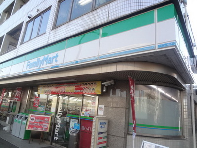 Convenience store. 550m to Family Mart (convenience store)