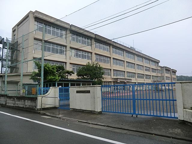 Primary school. Kamisuna until elementary school 890m