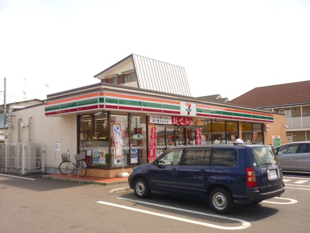 Convenience store. 230m to Seven-Eleven (convenience store)