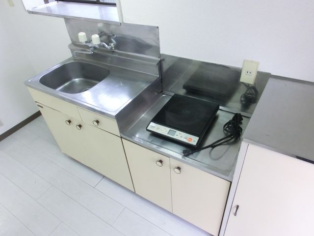 Kitchen. You can cook in the stove with IH heater