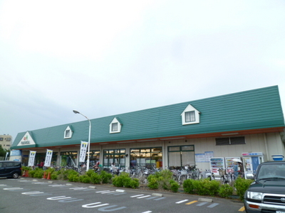 Supermarket. 700m until Maruetsu (super)