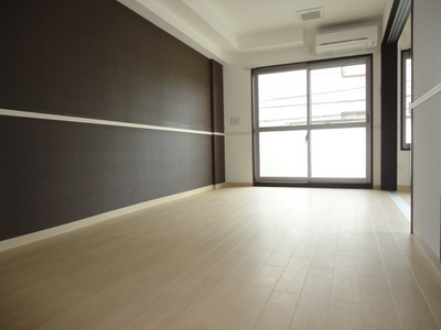 Living and room. Koshibari of pet-friendly specifications, Accent Wall!