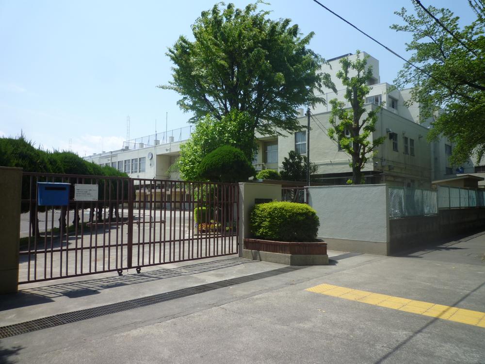 Junior high school. 942m to Tachikawa Municipal Tachikawa sixth junior high school
