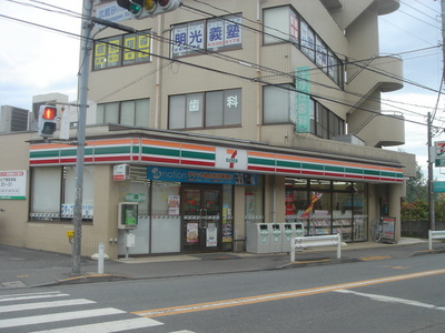 Convenience store. Seven-Eleven (convenience store) to 400m