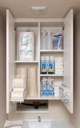 Receipt.  [Torretta cabinet] The toilet paper roll 12 can be stored for each bag, Tobiraura is toilet storage that can be taken out and left toilet paper sitting in the pocket.